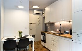URBAN APARTMENTS STUDIO Nr 3A Chorzow Katowice 1-4 people